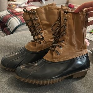 Brown/ Black Duck boots